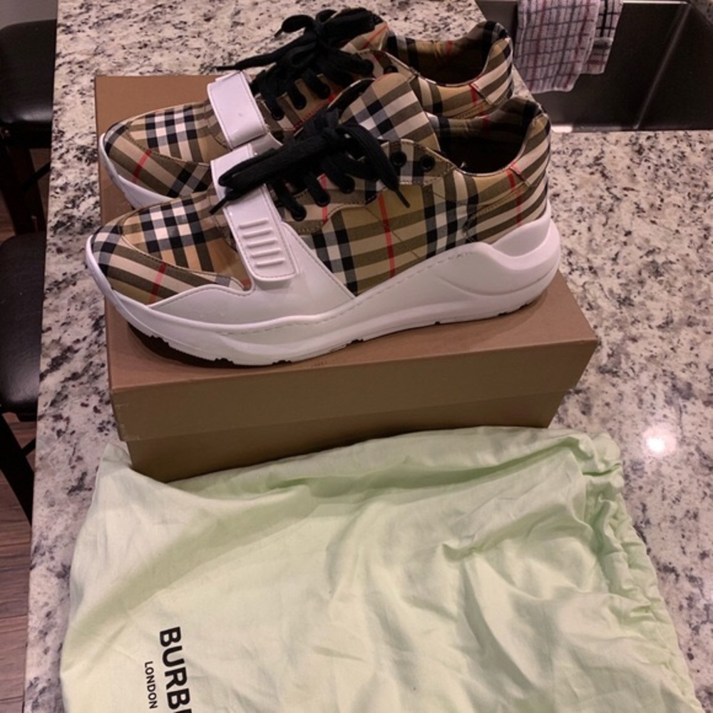Burberry shoes